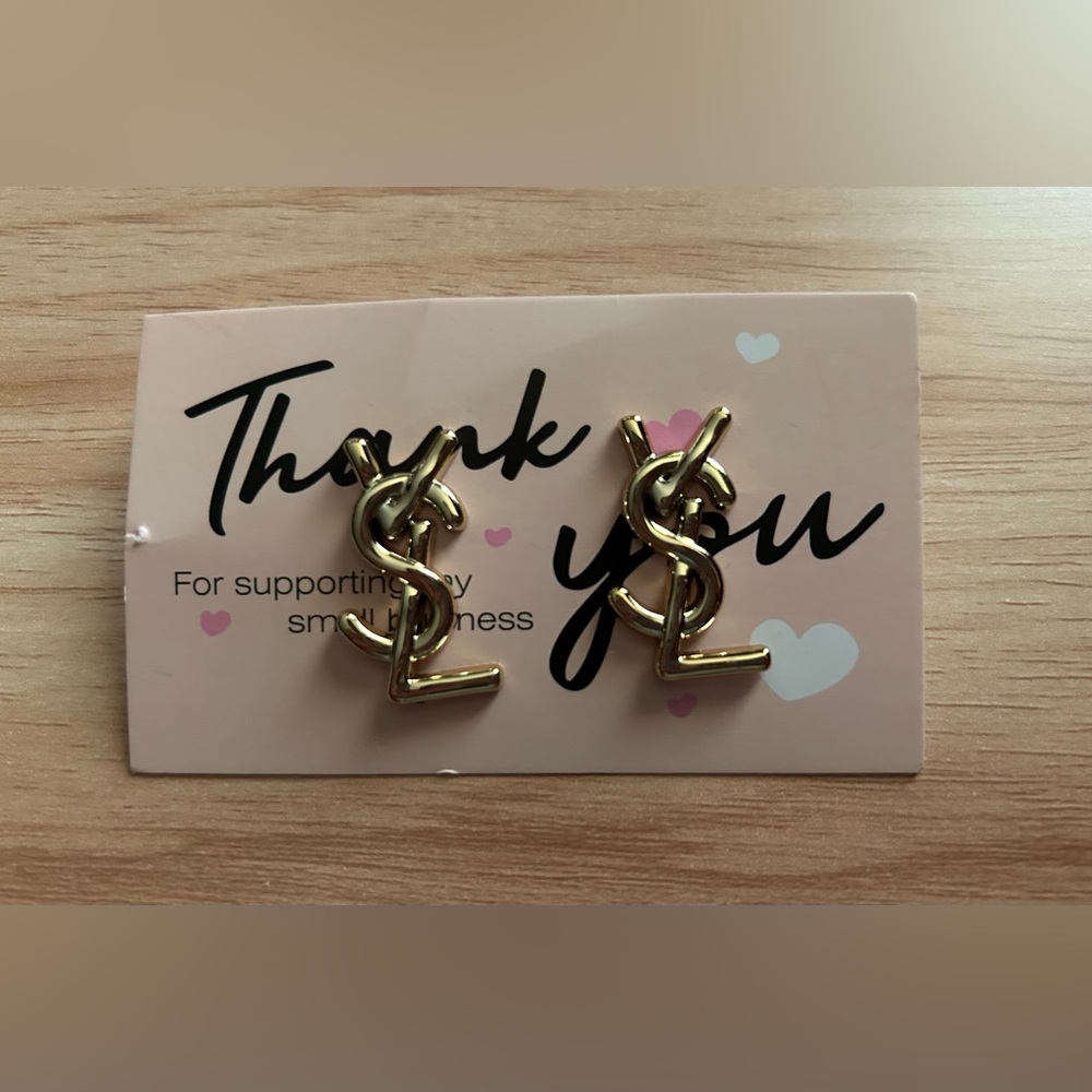 ✨ New ✨ Gorgeous Fashion Gold Earrings ✨ - Picture 2 of 5